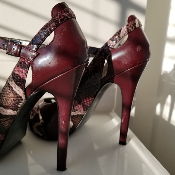 Guess Plum Purple Snakeskin Heels Size 7 - Picture 7 of 12